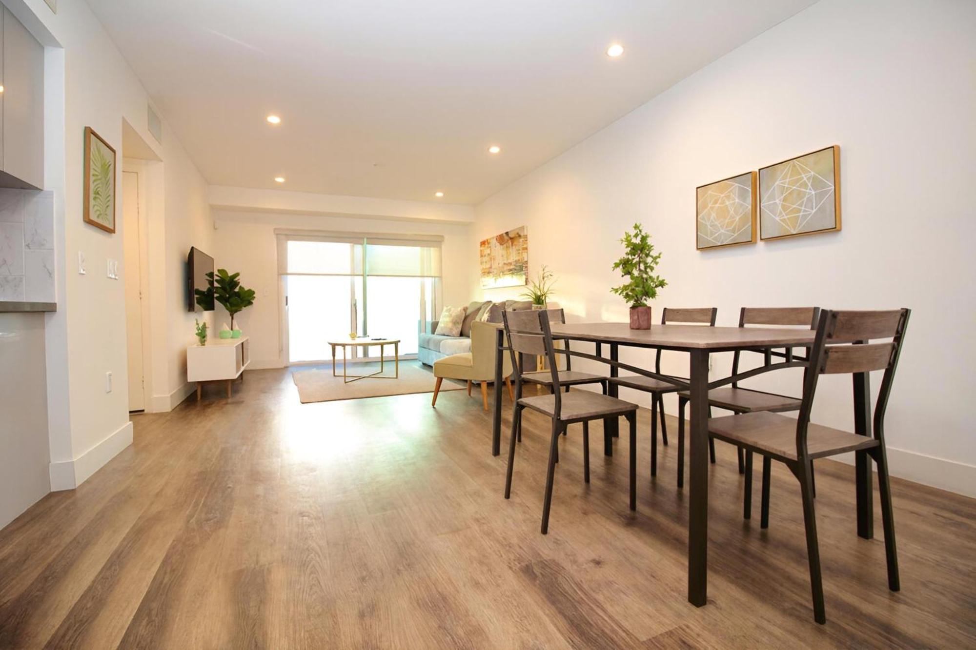 Los Angeles Premium City Suites - Free Secured Parking — Photos 3